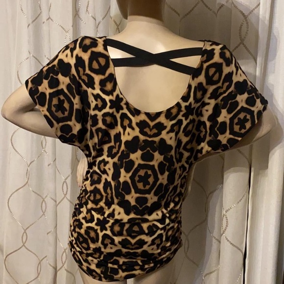 Animal print ruched top off shoulder - Picture 7 of 7
